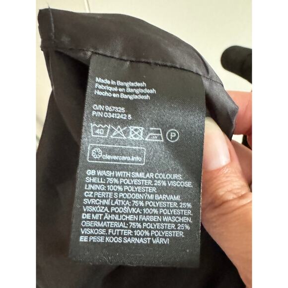 H&M Black Men's Vest - Size 40R - Picture 4 of 4